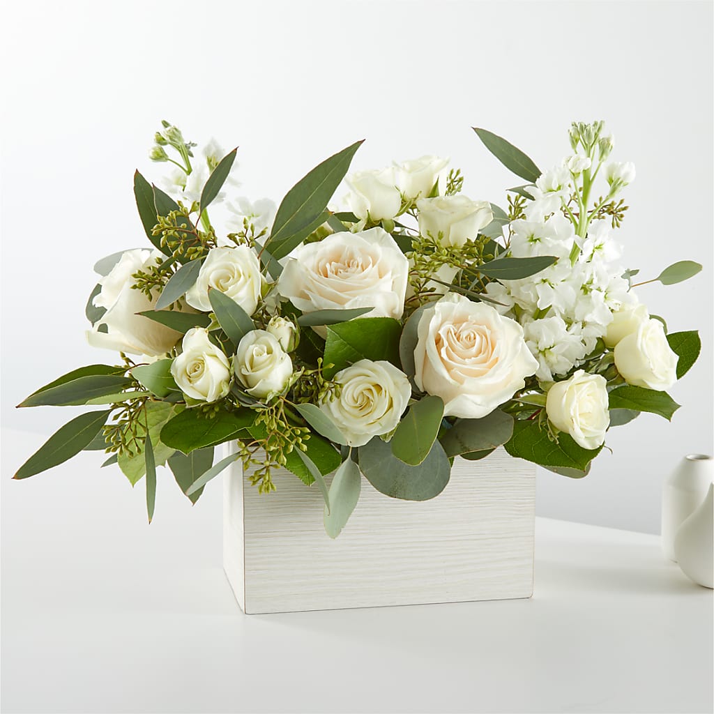 Fresh Linen Box Bouquet – Coach House Floral Inc, Canal Fulton OH