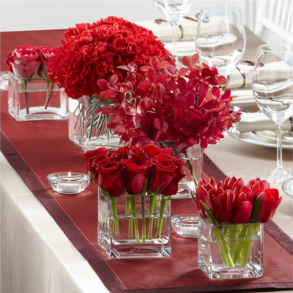 Modern Grace Centerpiece – Coach House Floral Inc, Canal Fulton OH